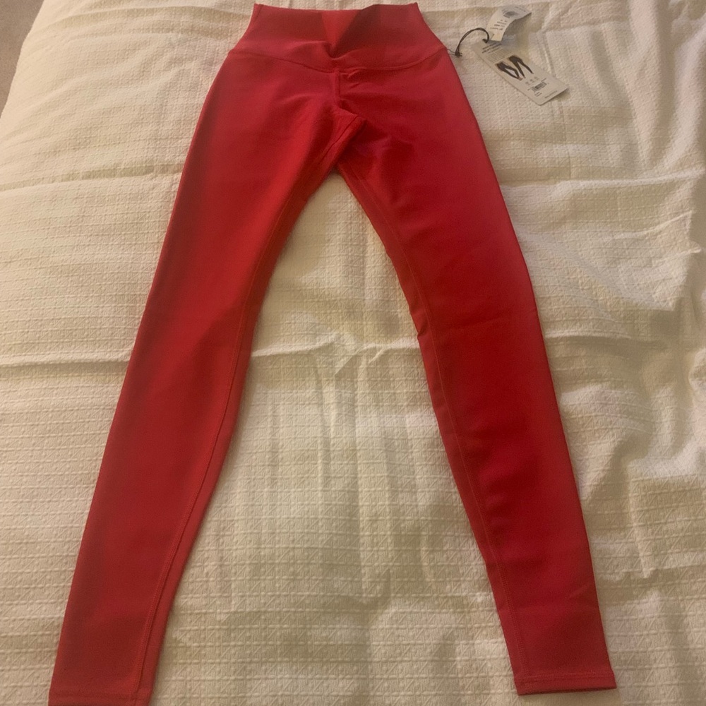 Alo High-Waist Airlift Legging in Scarlet - Picture 6 of 8